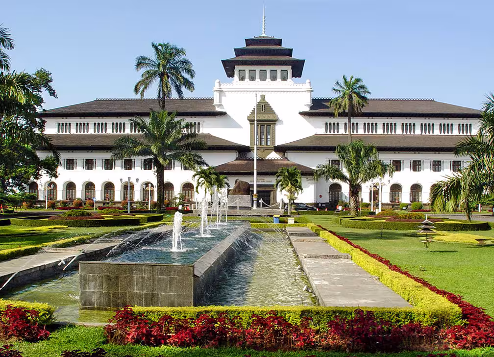 30 Cafe dan Resto Terbaik di Bandung 2025 Destinasi Kuliner Wajib Coba