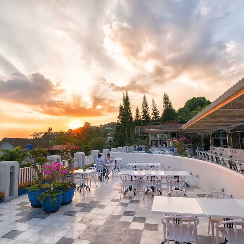 Cafe Terbaik Bandung 2025 Destinasi Nongkrong Paling Hits  Nyaman