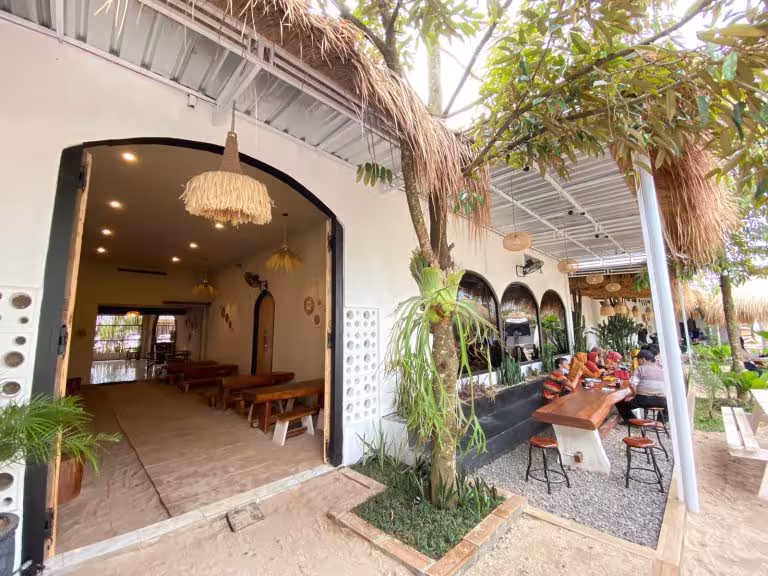 Cafe Terbaik di Banyuwangi 2025 Instagramable View Cantik  Ramah Kantong