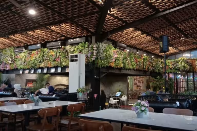20 Cafe Alam Terbaik di Bogor 2025 Sejuk Instagramable  Bikin Betah