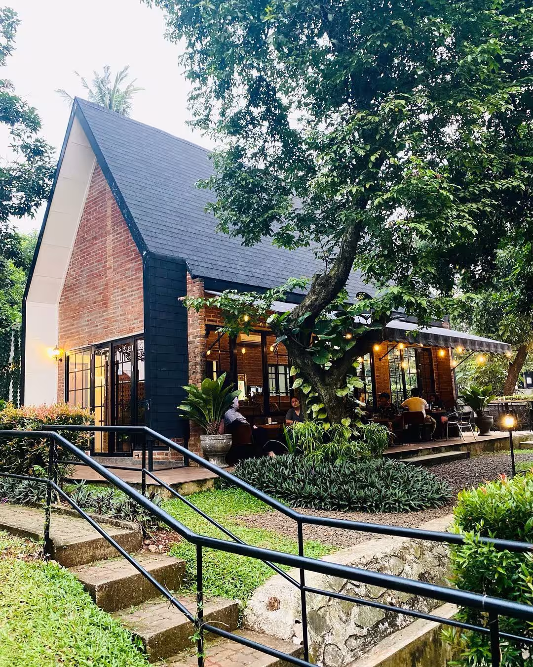 15 Cafe Terbaik Jakarta Timur 2025 Cozy Instagramable Cocok untuk WFC
