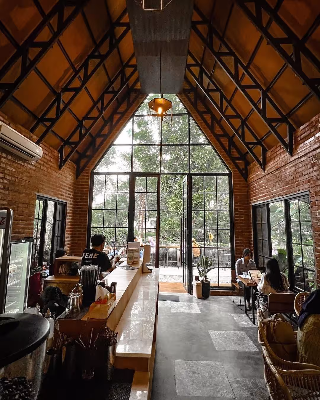 25 Cafe Terbaik di Jakarta Timur 2025 WFC Nongkrong  FamilyFriendly