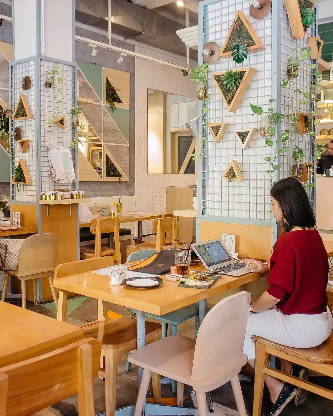 25 Cafe Terbaik Menteng Cozy Instagramable  Wajib Dikunjungi 2025