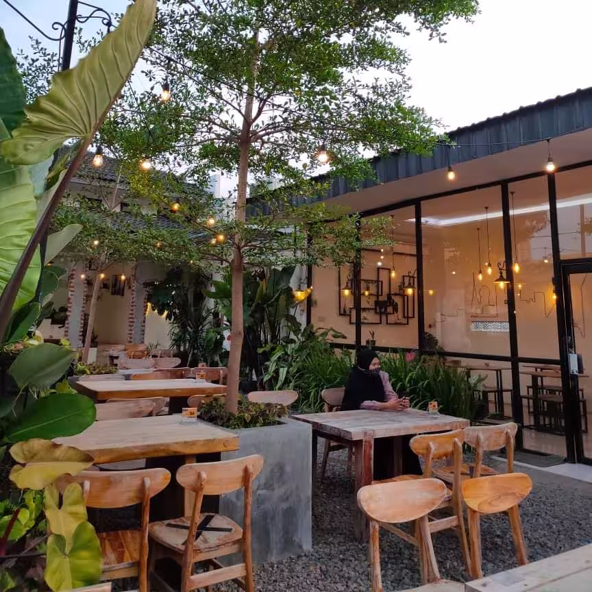 Cafe Terbaik Mojokerto 2025 Spot Nongkrong Estetik Nyaman Instagramable