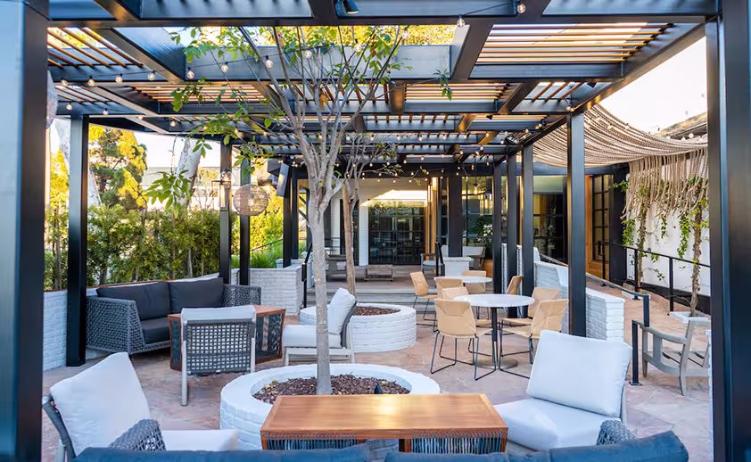 Cafe outdoor featured b11a359a.avif