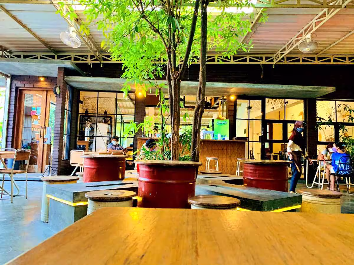 Cafe Terbaik di Pekalongan 2025 Destinasi Nongkrong Paling Hits  Nyaman