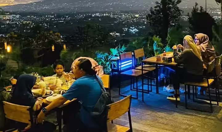 20 Cafe Terbaik Puncak 2025 View Pegunungan Instagramable  Ramah Keluarga