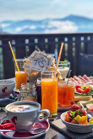 12 Pilihan Cafe Terbaik di Renon Denpasar 2025 Nongkrong Asyik Kerja Nyaman