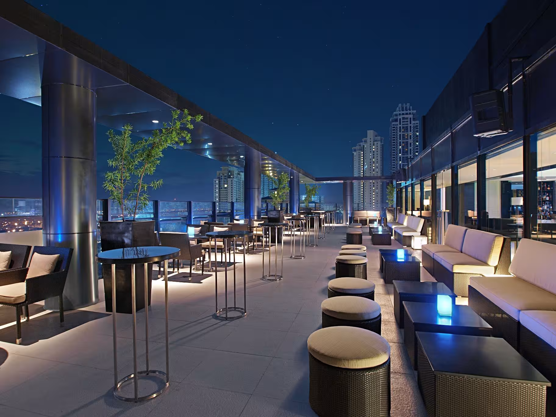 27 Cafe Rooftop Terbaik di Jakarta untuk Nongkrong  Kencan Romantis 2025