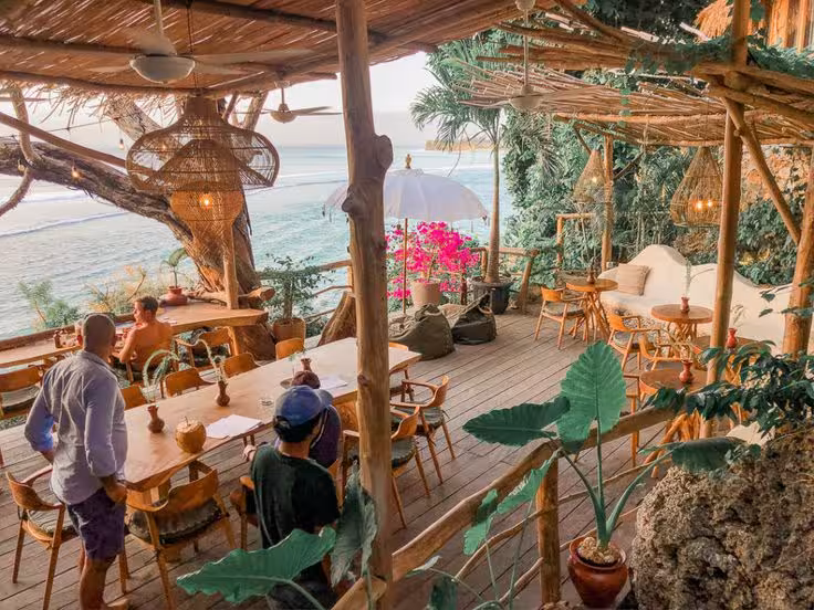 Cafe Terbaik di Uluwatu 2025 Estetik View Spektakuler  Nyaman untuk WFC