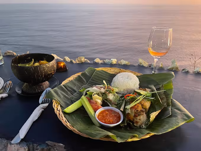 Cafe Terbaik di Uluwatu 2025 Estetik View Spektakuler Nyaman untuk WFC