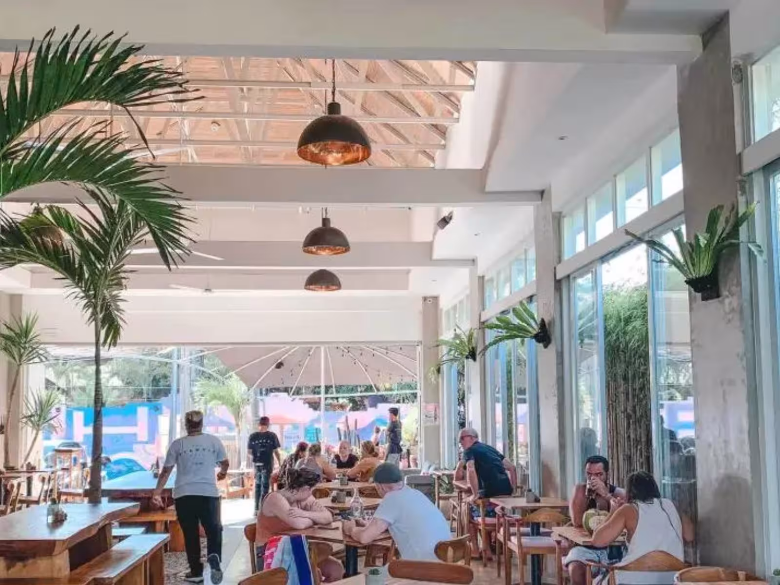 Cafe Terbaik di Uluwatu 2025 Estetik View Spektakuler Nyaman untuk WFC