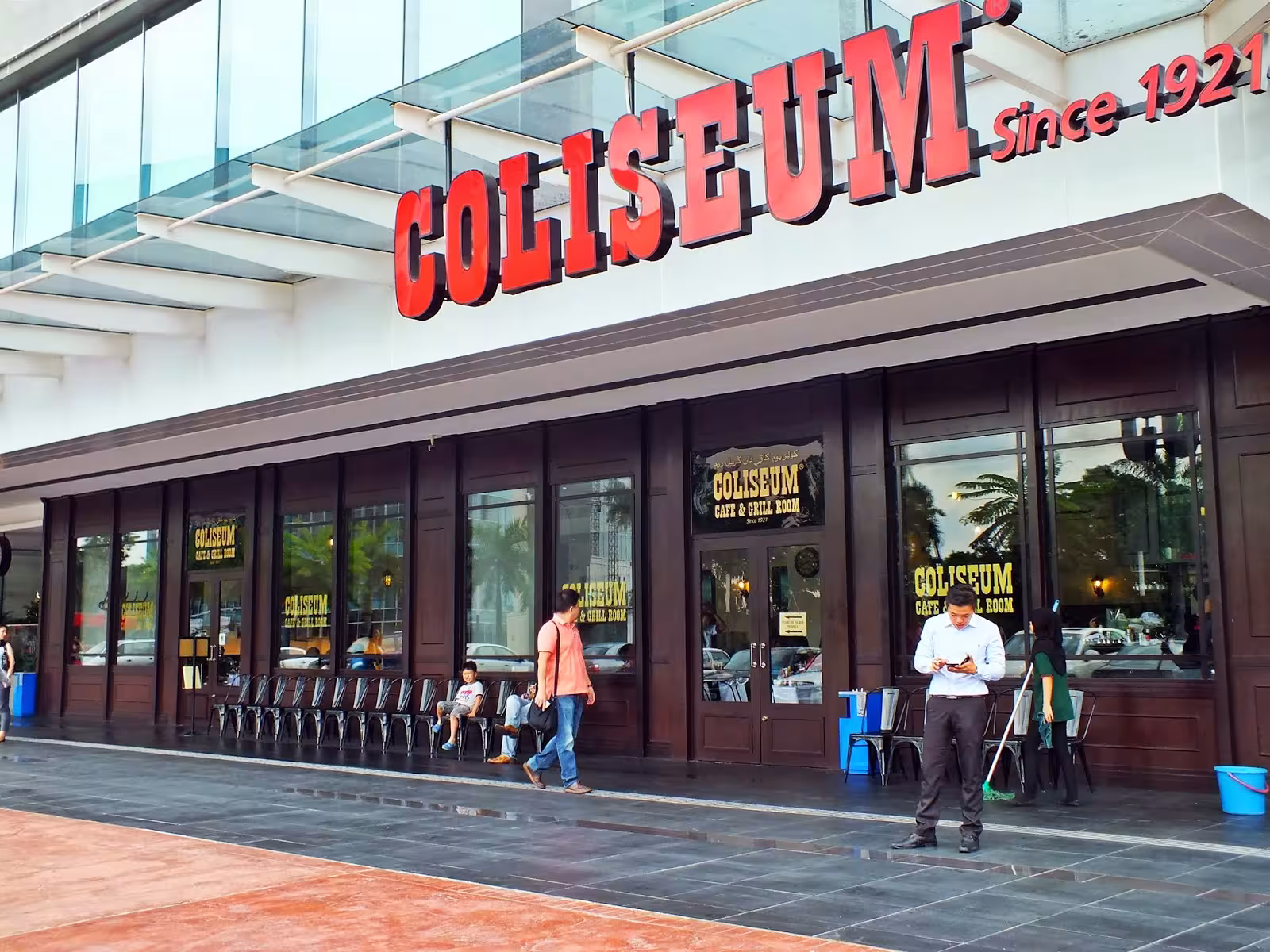 Coliseum Cafe Halal Terbaik 2025 Menguak Pesona Ikon Kuliner Legendaris Kuala Lumpur