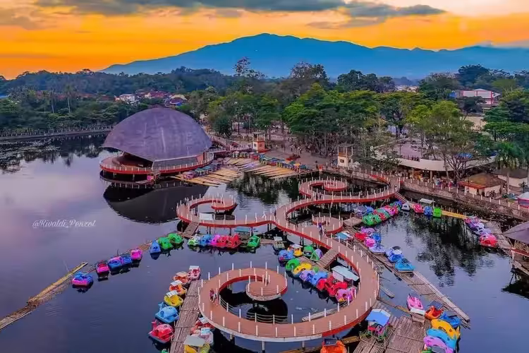 12 Cafe Terbaik di Garut 2025 View Cantik Menu Enak  Instagramable