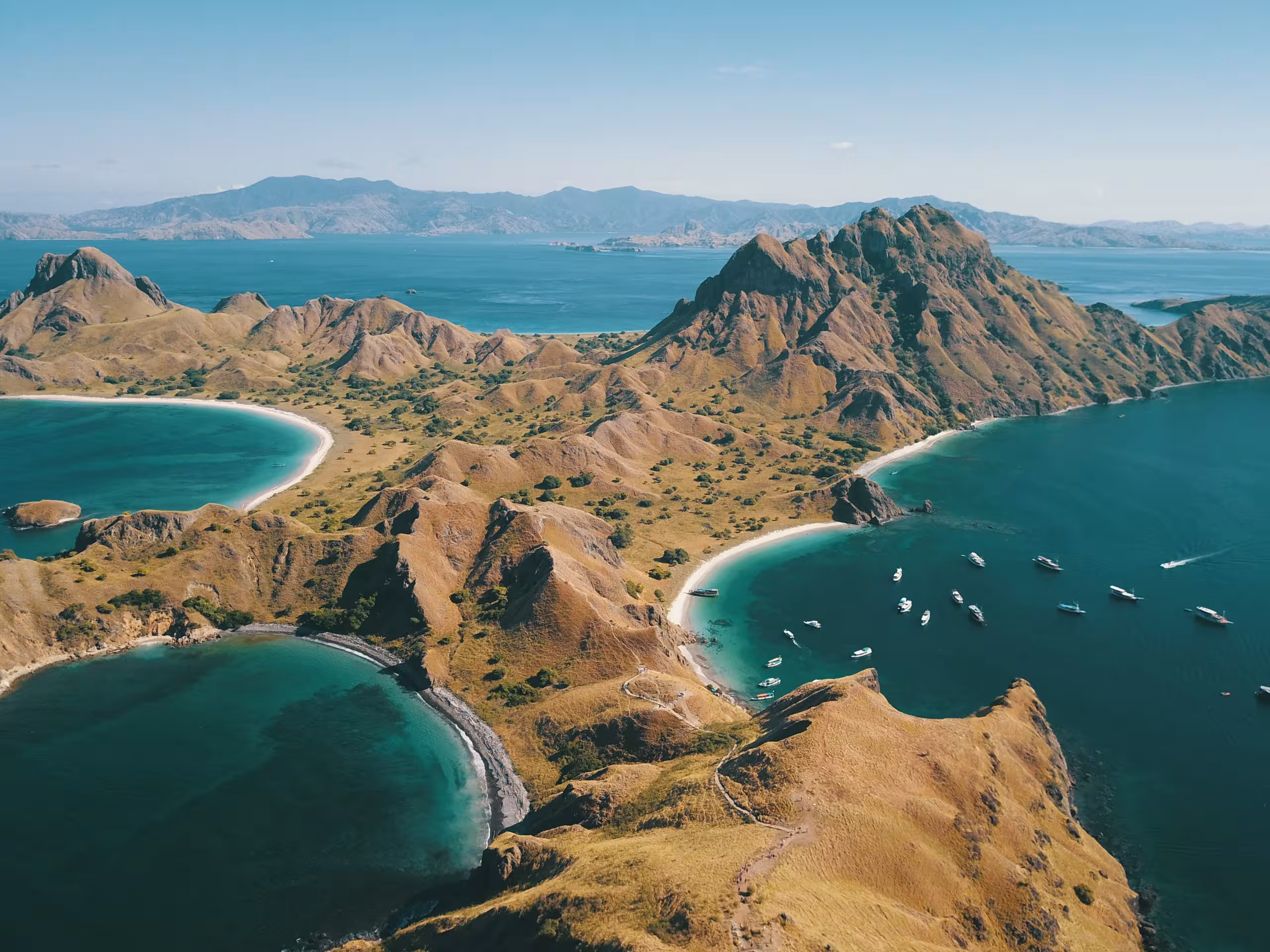 15 Cafe Terbaik di Labuan Bajo 2025 View Sunset Kopi Enak Spot Healing