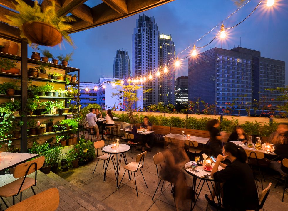 Restoran rooftop di jakarta hause rooftop.jpg